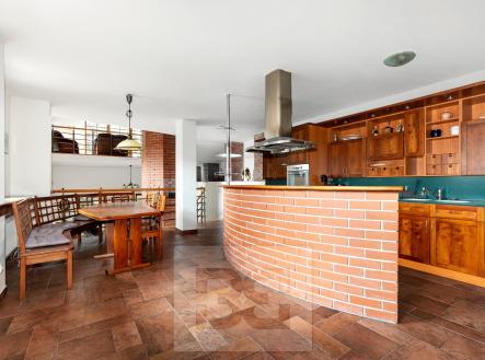 1 (32) | Prodej - dům/vila, 432 m²