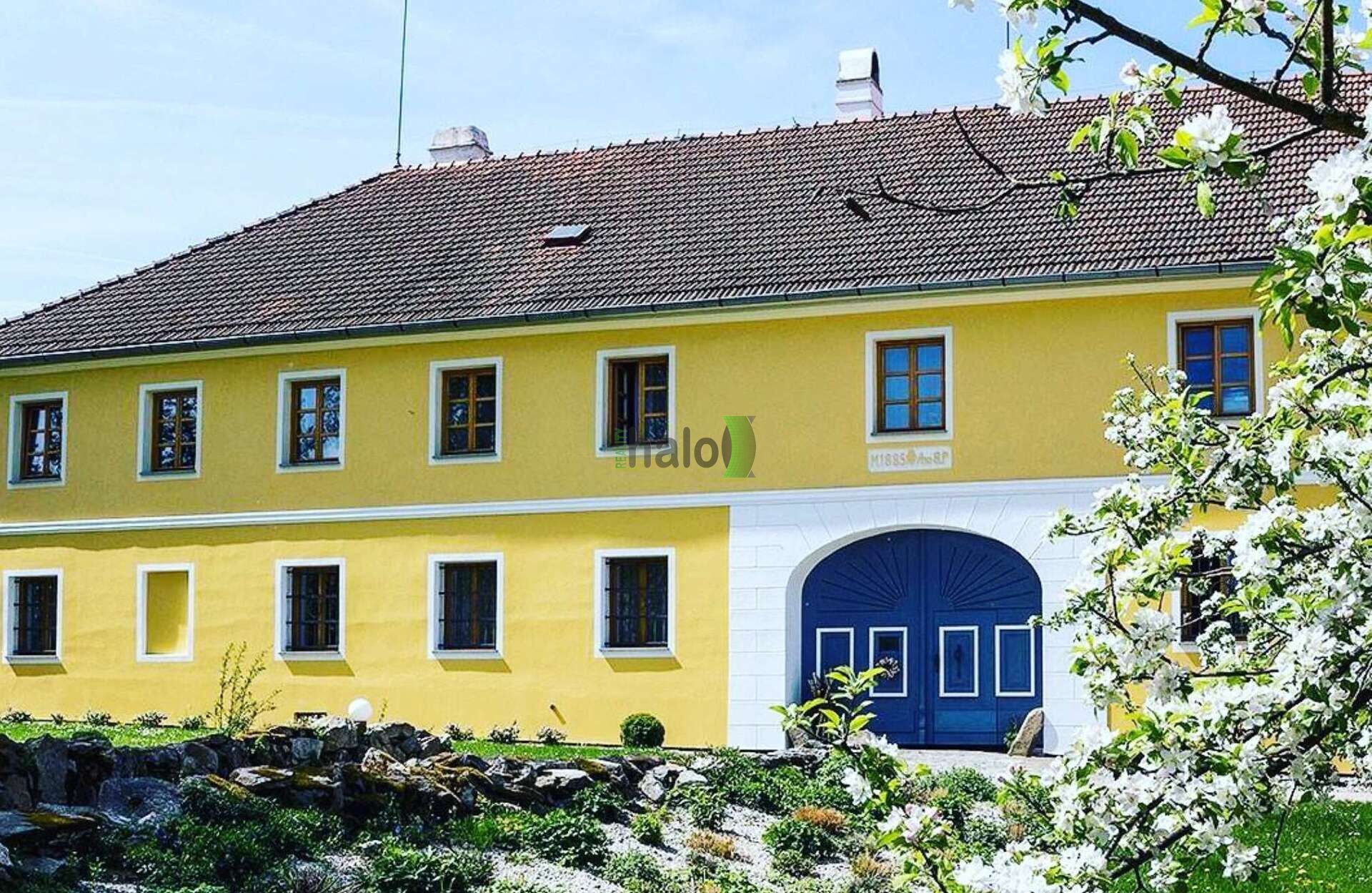 Komerční objekt Český Krumlov, 5 km stranou od centra města