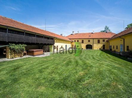 Prodej - komerční objekt, obchodní centrum, 15 550 m²