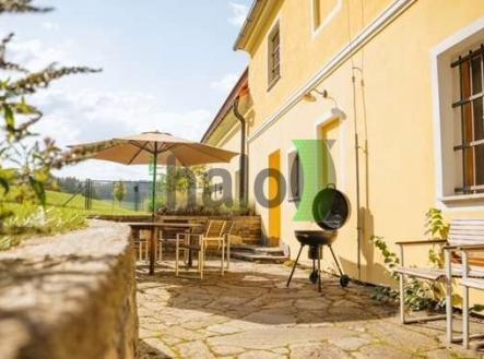 Prodej - nájemní dům, 2 200 m²