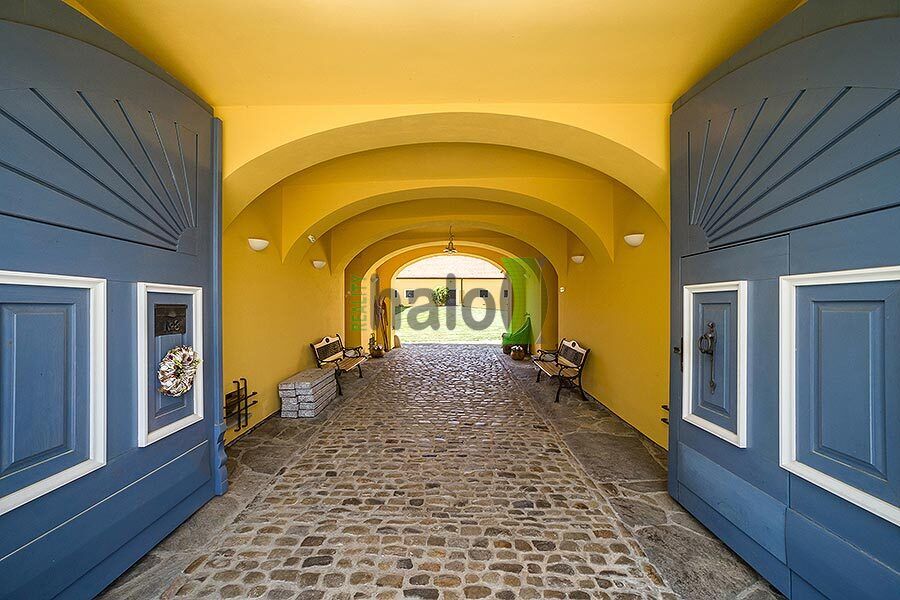 Objekt býv. velkostatku  Český Krumlov, 5 km stranou od centra města