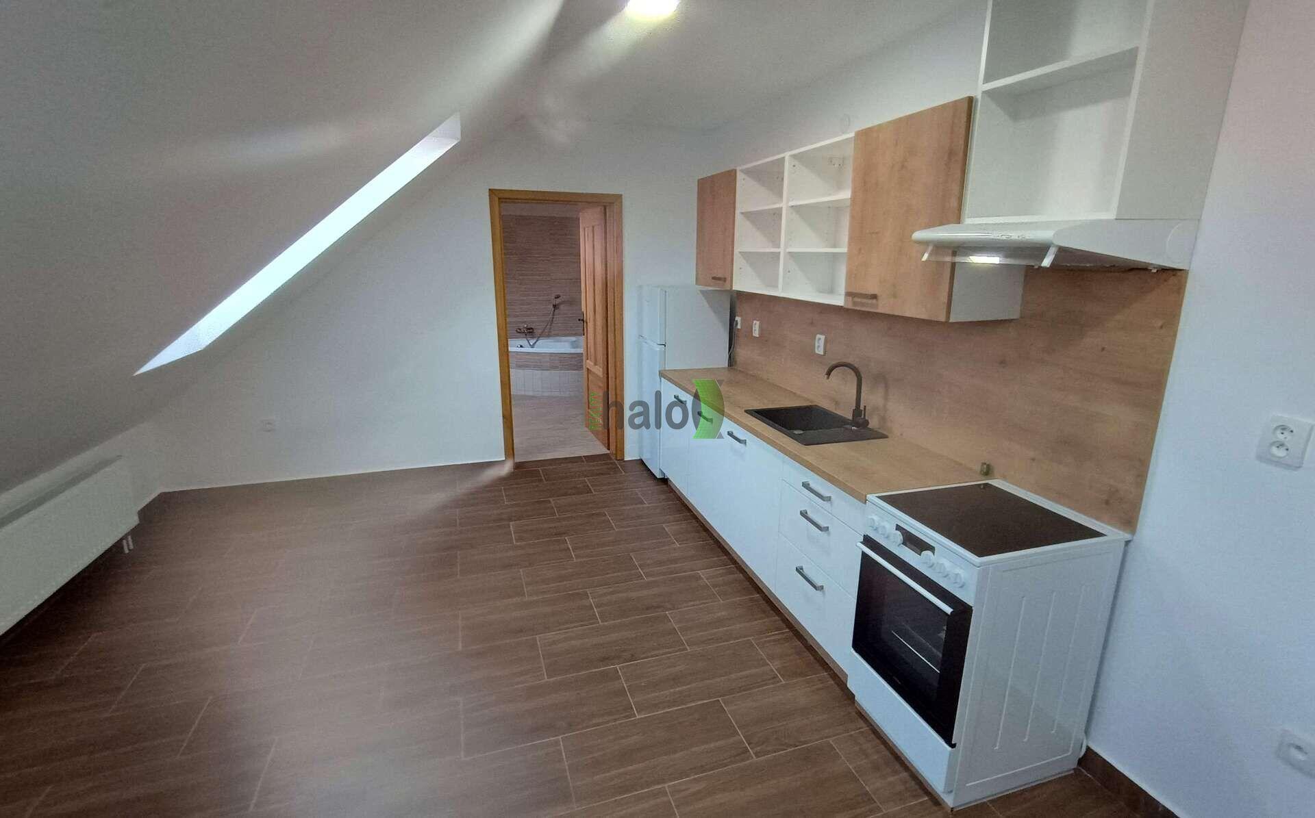 Pronájem 3+kk Netolice, Mírové náměstí