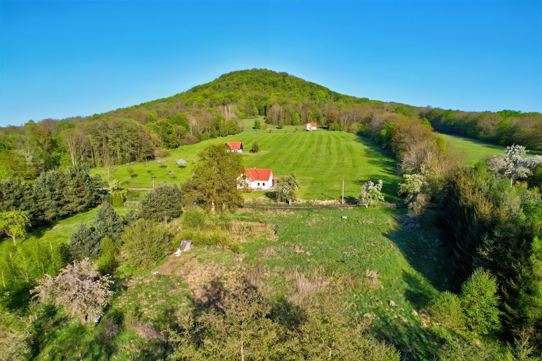 dji_fly_20250427_180822_96_1745776776649_aebAnd4more_Realistic.jpg
