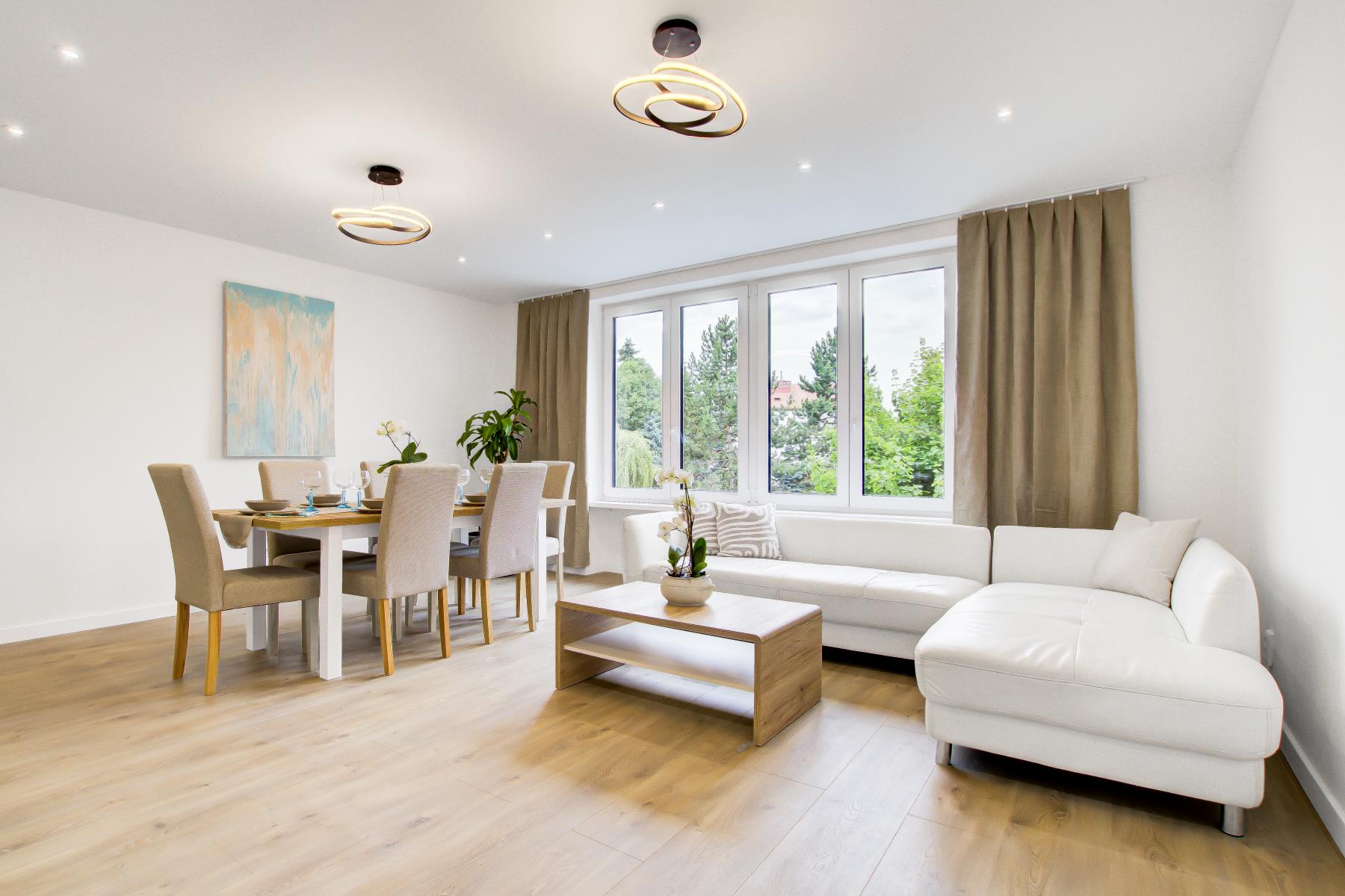 IMG_0212And14more_Interior 2 III.jpg