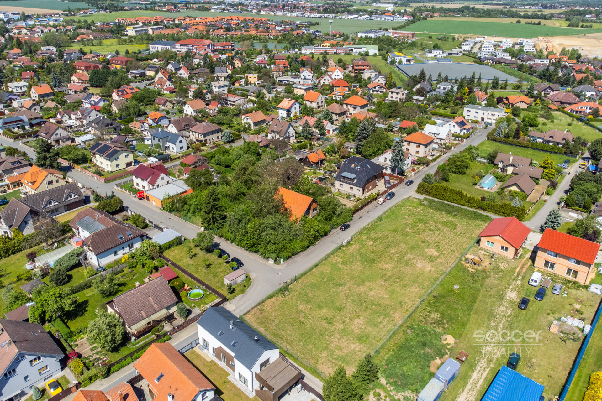 Prodej stavebního pozemku o výměře 2582 m2, Praha – západ, Jesenice.