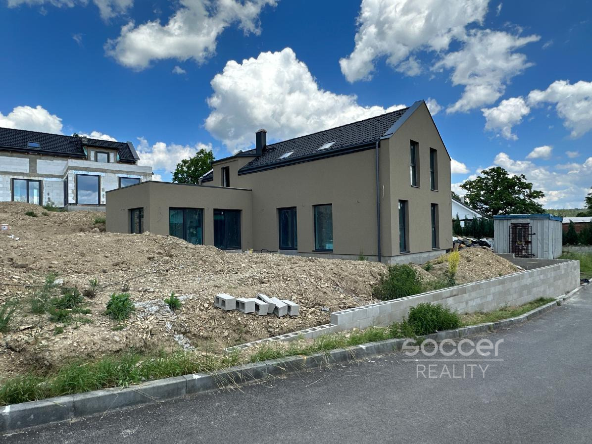 Prodej nízkoenergetické novostavby RD 5+kk, 191 m2 s pozemkem 803 m2 v obci Velká Lečice