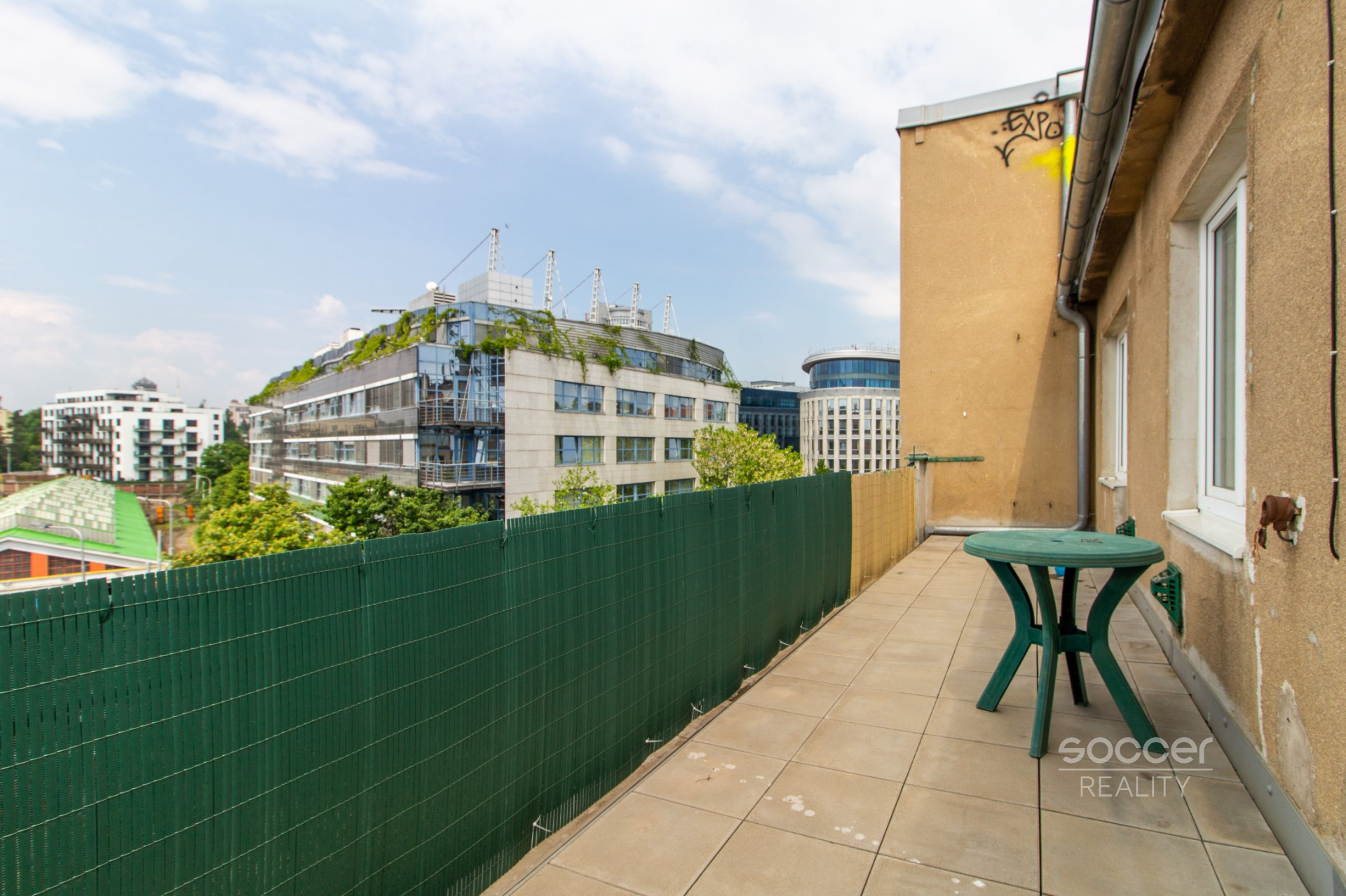 Pronájem bytu 2+1 s velkou terasou – 50 m² + terasa 17 m², Starostrašnická, Praha 10 – Strašnice