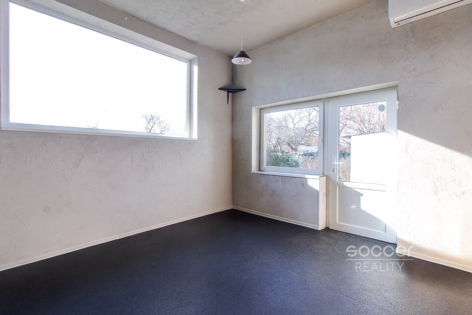 Pronájem komerčního prostoru 33 m² se zahradou – Lysá nad Labem.