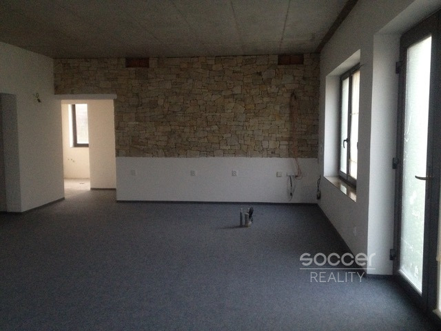 K pronájmu kanceláře 90 m² – Praha, Mezihoří, Horní Počernice