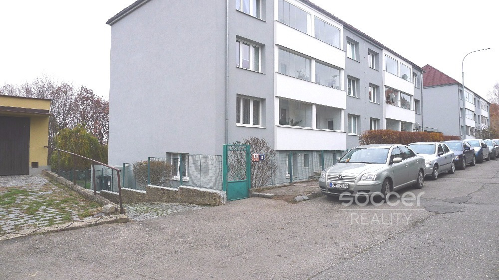 Pronájem bytu 2 + kk, 40 m2, v Praze 5 -  Košíře, ulice Karenova.