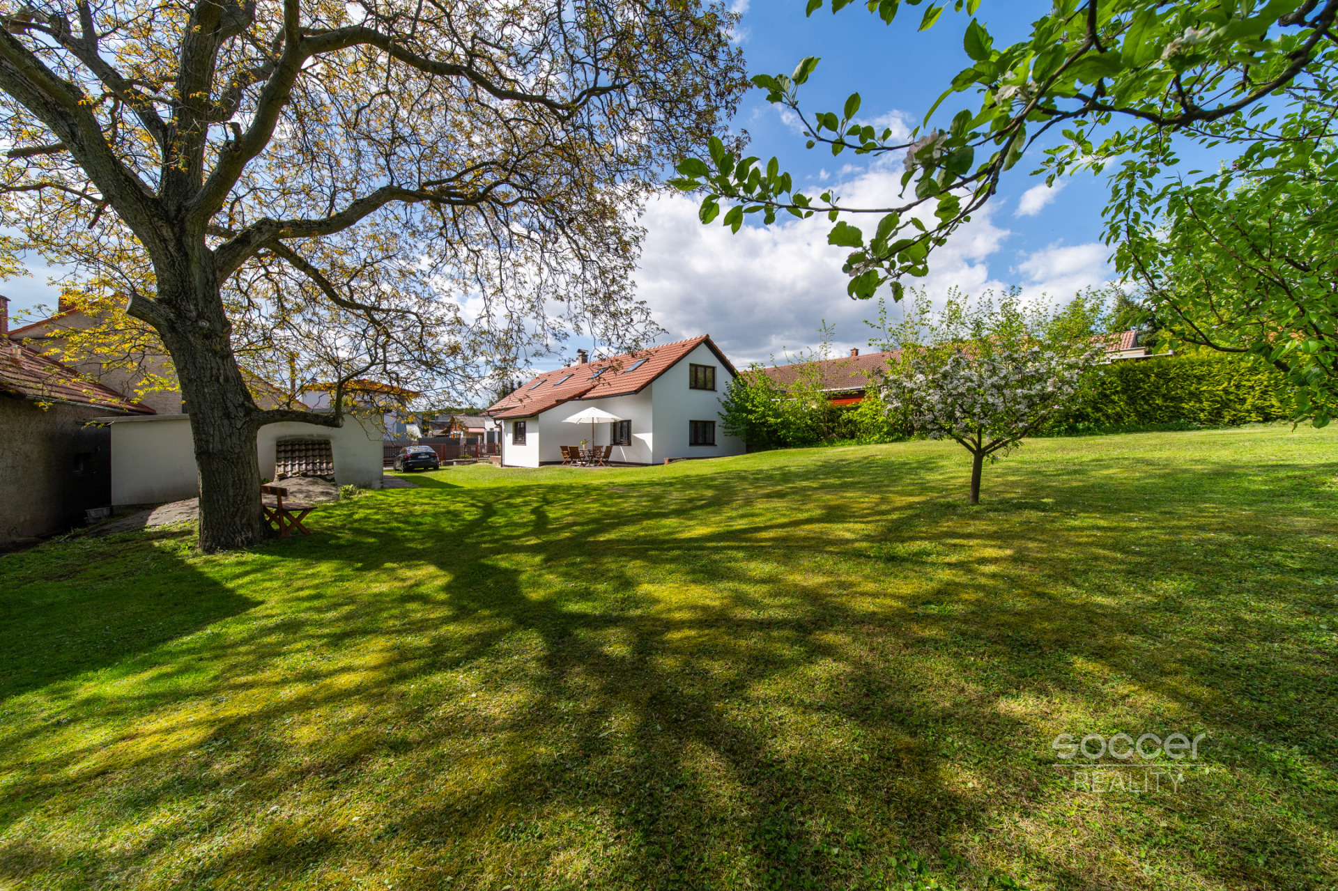 Malebný dům s příjemnou zahradou v atraktivní lokalitě.