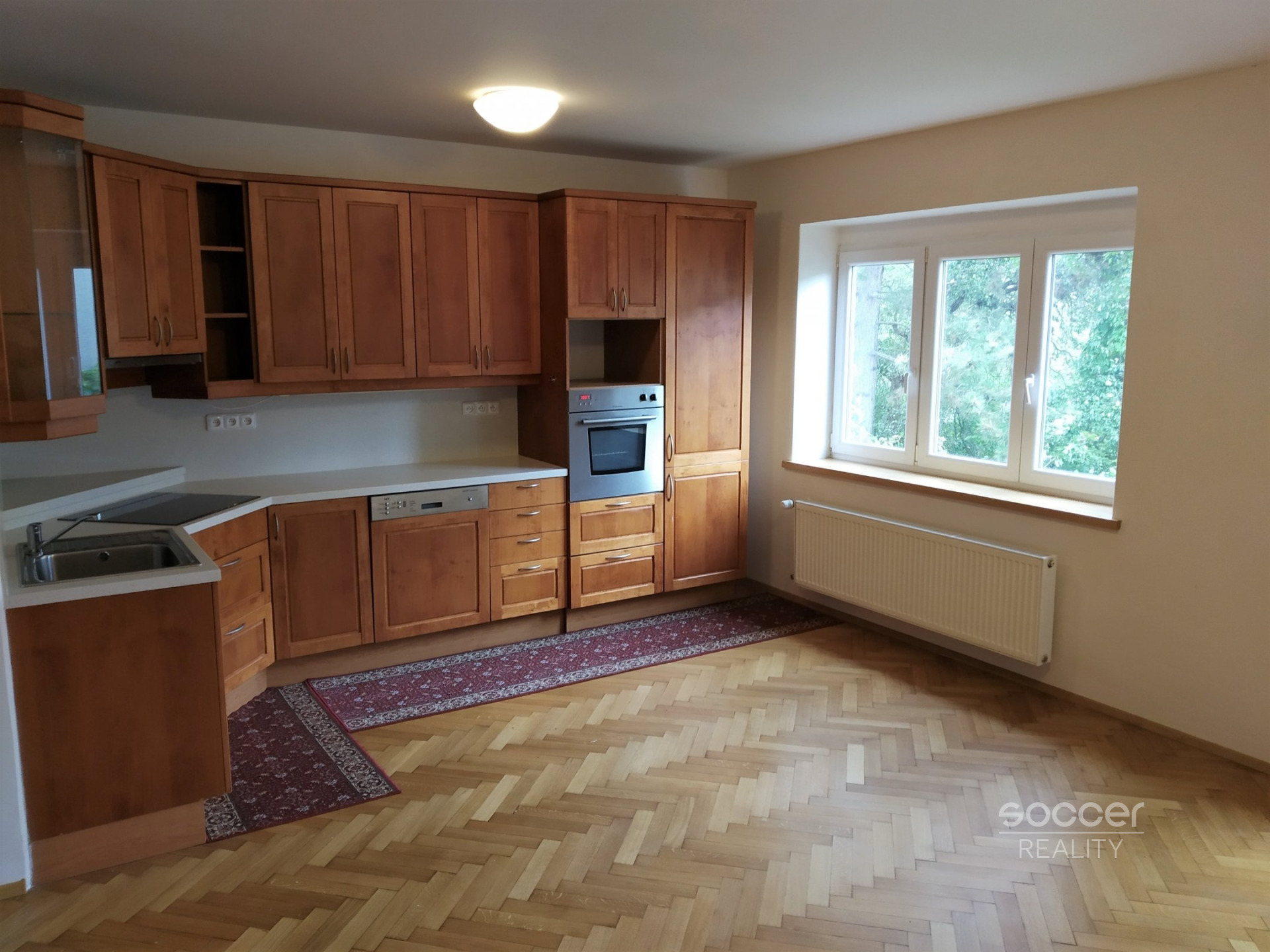 Pronájem bytu 2+kk/B v Praze 5 - Košíře, ulice Nad Zámečkem.