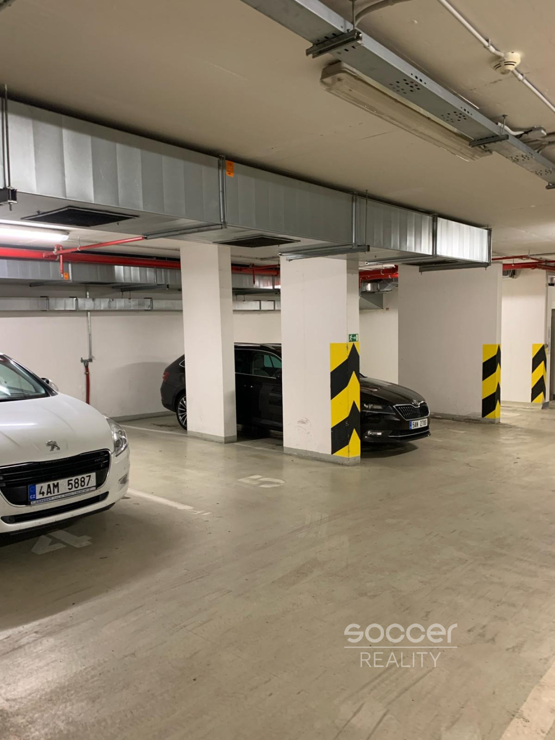 Pronájem garážového stání v novostavbě Rozhledna, Praha 4 - Krč, ulice Antala Staška.