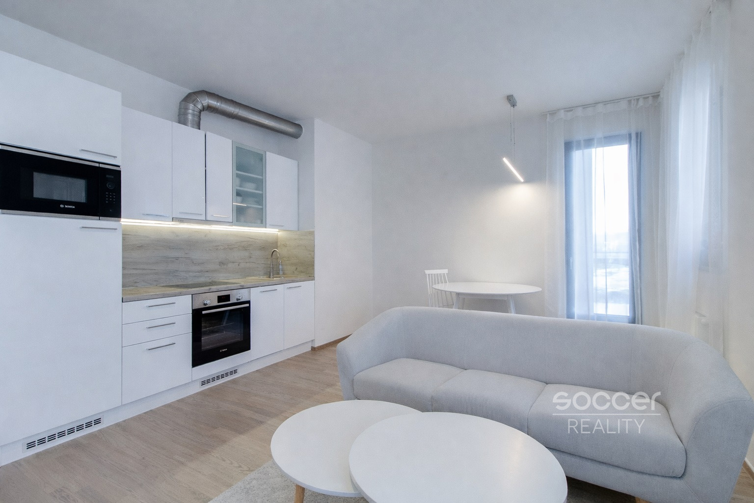 Pronájem bytu 2+kk, 48,4 m2 s balkonem 3,4 m2 a sklepem, Praha 7 – Holešovice, ul. Sanderova.