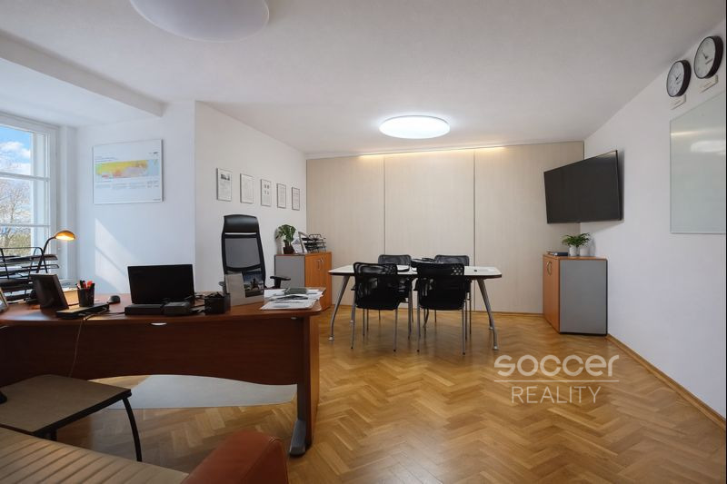 Pronájem kanceláře 3+1, 70 m2, Praha 6 - Bubeneč, ul. Na Zátorce.