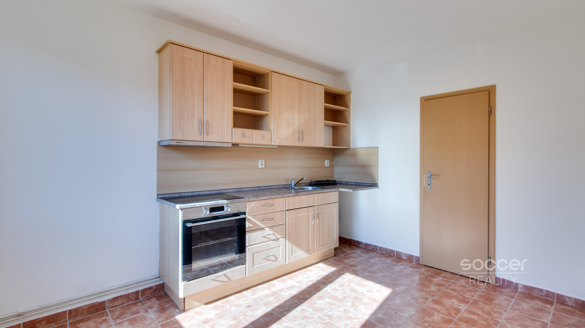 Pronájem bytu 1+1 s předzahrádkou, 37 m2, ul. Dandova, Praha 20 – H. Počernice.