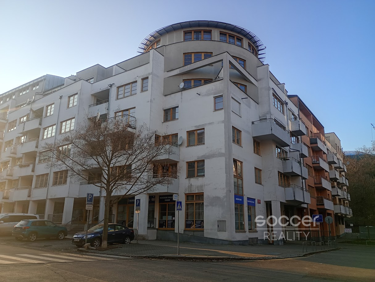 Pronájem bytu 1+kk 38 m2/PS/S, ul. Randova, Praha 5 - Smíchov.