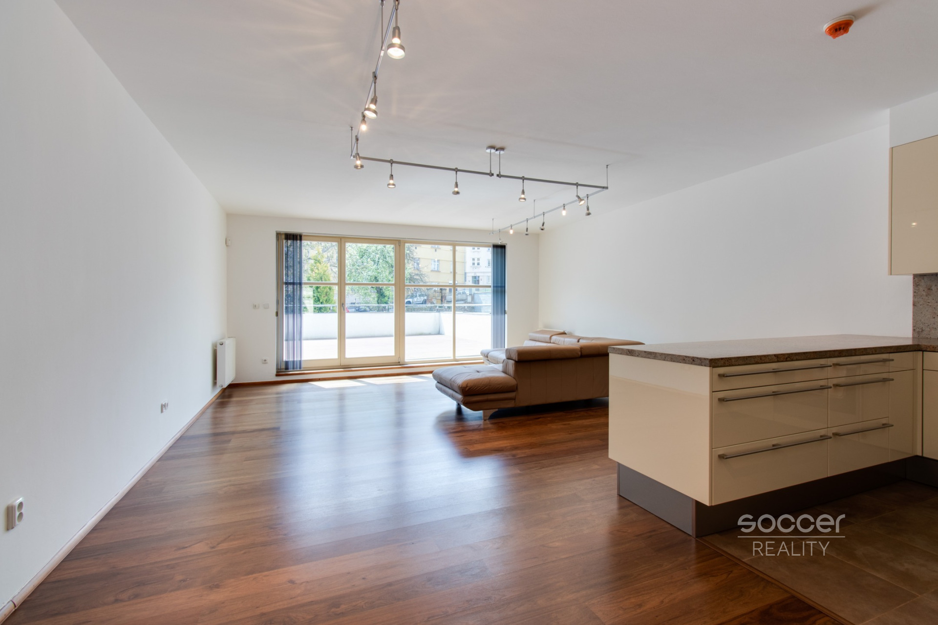 Pronájem bytu 4+kk/T/S/G, 156 m2, ul. Šlikova, Praha 6 – Břevnov.