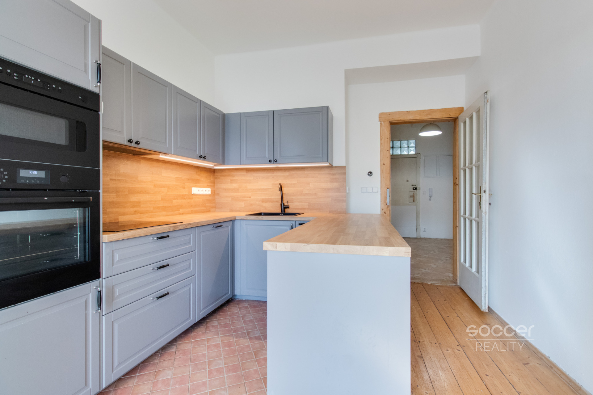 Pronájem bytu 2+kk/B/S, 53 m2, ul. Prouzova, Praha 9 - Vysočany.