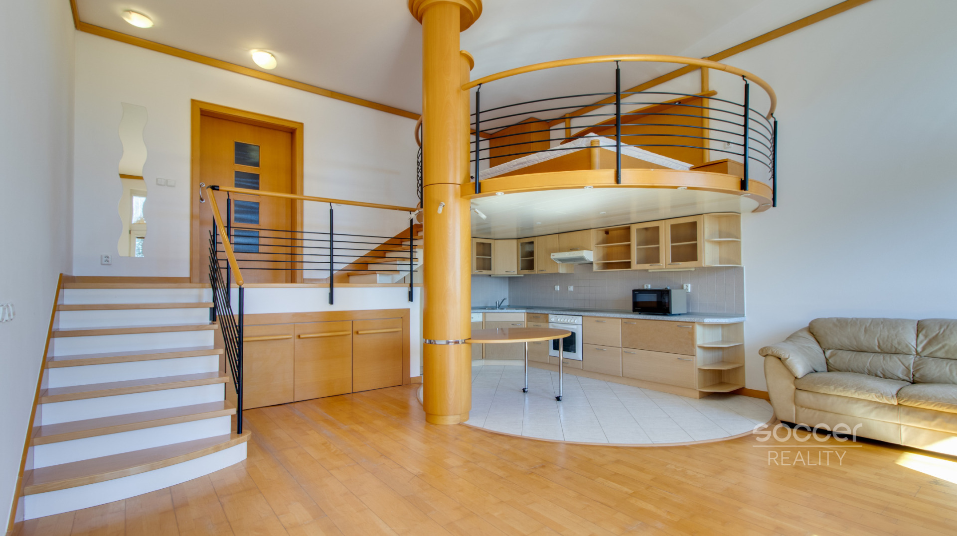 Pronájem atypického loftu 51,5 m2 s terasou na adrese Na Pokraji, Praha 9 - Prosek.