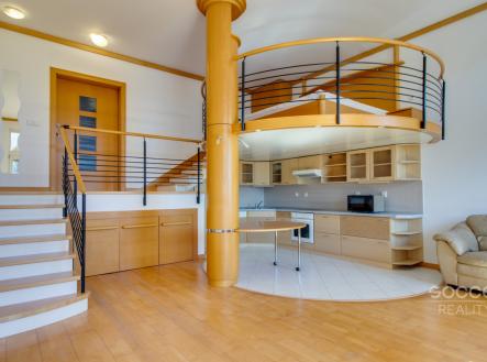 Pronájem bytu, atypický, 68 m²