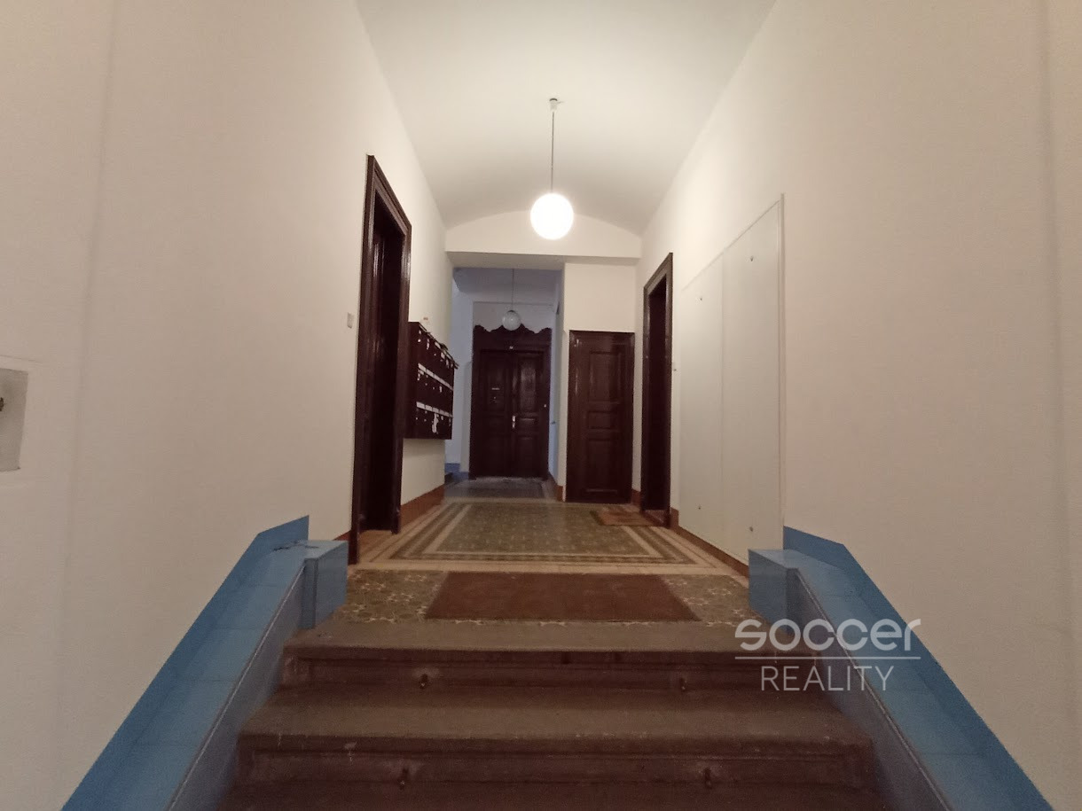 Pronájem bytu 2+kk/M, 40 m2, ul. Jirečkova, Praha 7 - Holešovice.