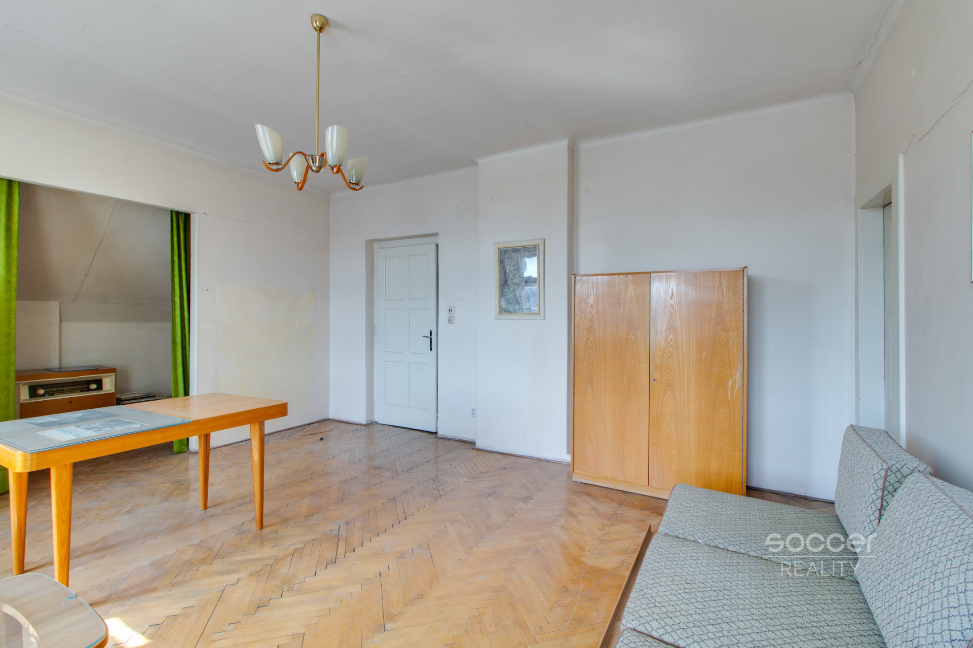 Pronájem staršího rodinného domu 4+1, ul. Dobšická, Praha – Horní Počernice.