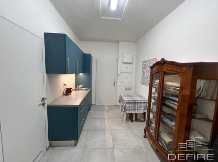 . | Prodej - obchodní prostor, 77 m²