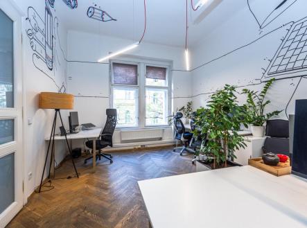 Pronájem - kanceláře, 261 m²