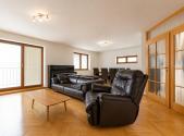 Pronájem - dům/vila, 262 m²