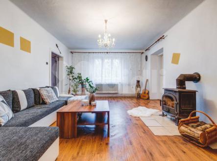 Prodej rodinného domu 4+1 s garáží, s udržovanou zahradou 4775 m2 v obci Velké Kunětice okr. Jeseník | Prodej - dům/vila, 129 m²