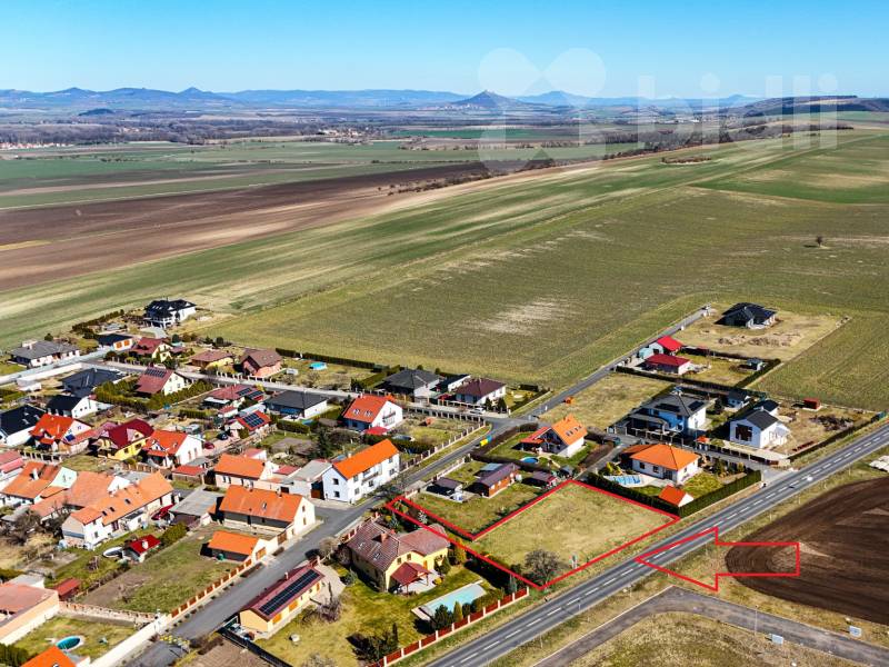 Nádherný stavební pozemek 1121 m2 ve Slavětíně, okr. Louny