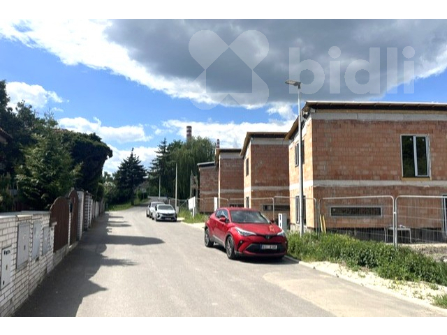 Řadový RD S 04, 4+1, 165 m2, garáž, 256 m2 zahrada, projekt Sedmdomů, Kladno