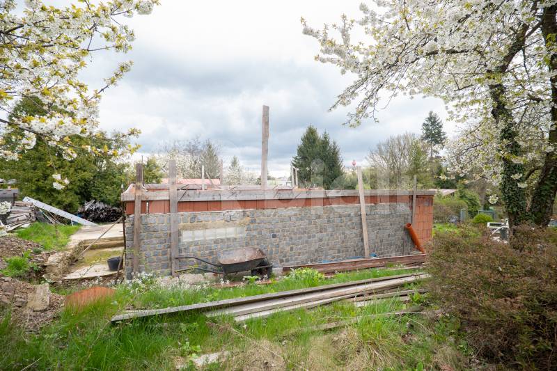 Prodej pozemku s projektem ve výstavbě- RD pro rodinnou rekreaci, Řitka, Praha Západ