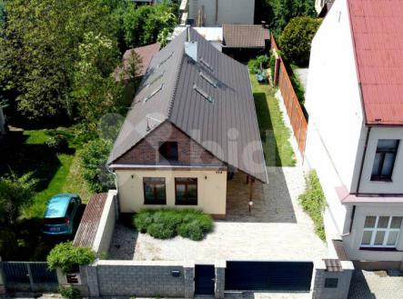 Prodej rodinného domu (193m&#178;) a pozemkem (428m&#178;) v Dobřichovicích | Prodej - dům/vila, 173 m²