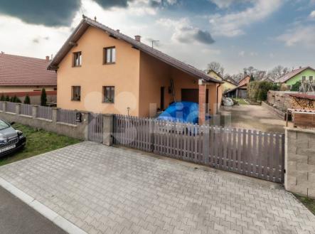 Pohled z ulice | Prodej - dům/vila, 199 m²