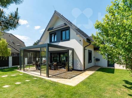 Prodej výjimečného domu 5+1 s garáží, zahradou a domem pro hosty 2+kk ve Lhotě u Dřís. | Prodej - dům/vila, 230 m²