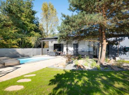 Prodej výjimečného domu 5+1 s garáží, zahradou a domem pro hosty 2+kk ve Lhotě u Dřís. | Prodej - dům/vila, 230 m²