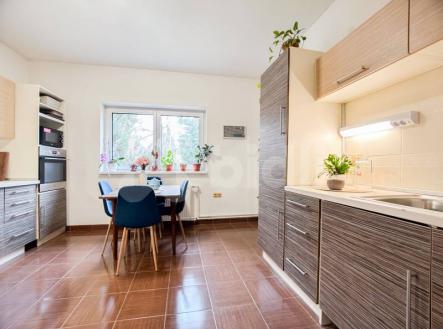 Prostorný rodinný dům 6+1 Klučov u Českého Brodu | Prodej - dům/vila, 227 m²