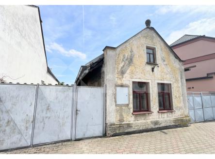 Prodej rodinného domu k rekonstrukci s užitnou plochou 56 m2 na pozemku 422 m2 | Prodej - dům/vila, 56 m²