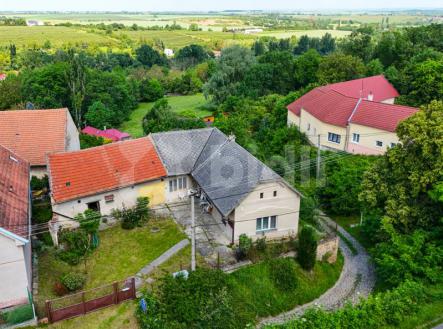 Romantický rodinný dům v obci Tuchoraz u Českého Brodu | Prodej - dům/vila, 105 m²