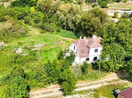 Prodej RD ke komplet. rekon. nebo demolici, na pozemku 8.200 m2, s jezírkem, Dolní Chabry, Praha 8 | Prodej - dům/vila, 190 m²