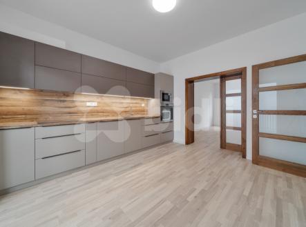 Pronájem bytu 2+1 61m2 s balkónem Dvůr Králové ul. Tylova | Pronájem bytu, 2+1, 65 m²