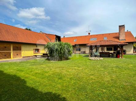 Prodej komerčního objektu 340 m2, pozemek 2717 m2, Nové Holešovice-Slepotice | Prodej - komerční objekt,, 675 m²