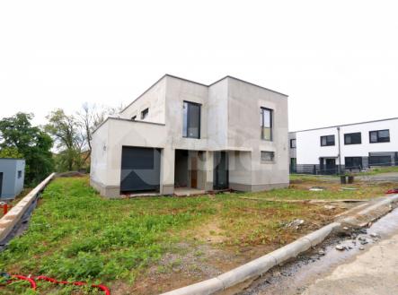 Prodej pozemku s Vilou A na ulici Jabloňová v Želešicích | Prodej - dům/vila, 195 m²