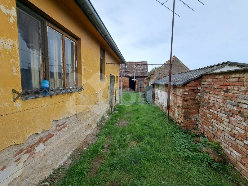 Prodej stavebního pozemku v Bohuticích, 1393 m2