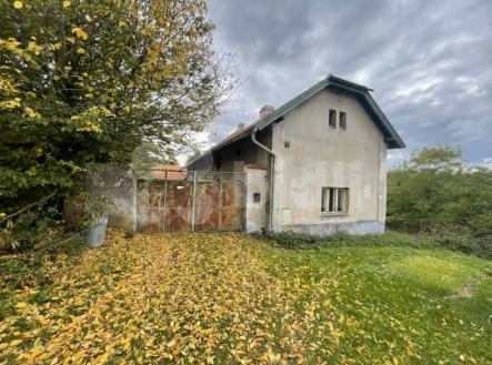 Nabídka RD s velkým pozemkem a potenciálem pro farmářské a podnikatelské aktivity v obci Svatbín | Prodej - dům/vila, 107 m²