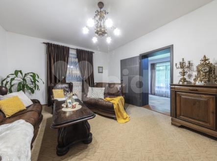 Prodej rodinného domů 360 m2 na velkém pozemku 1687 m2 Tachlovice, Praha-západ | Prodej - dům/vila, 360 m²