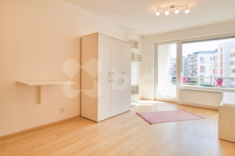 Pronájem světlého moderního bytu 1+kk / 30 m2 s lodžií