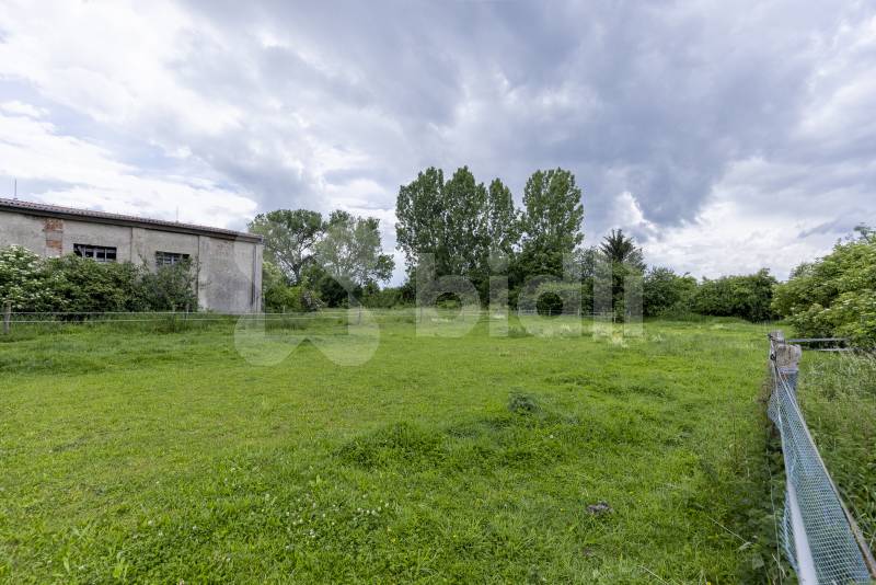 Prodej stavebního pozemku o velikosti 1790 m2